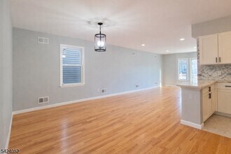 11 Wallis Ave in Jersey City, NJ - Building Photo - Building Photo