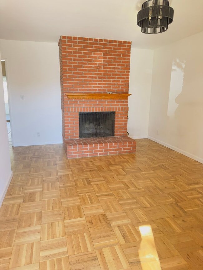 17529 Lanark St in Los Angeles, CA - Building Photo - Building Photo