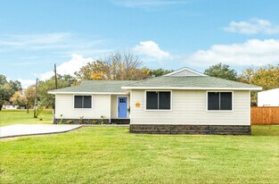 210 Cactus in Oyster Creek, TX - Building Photo