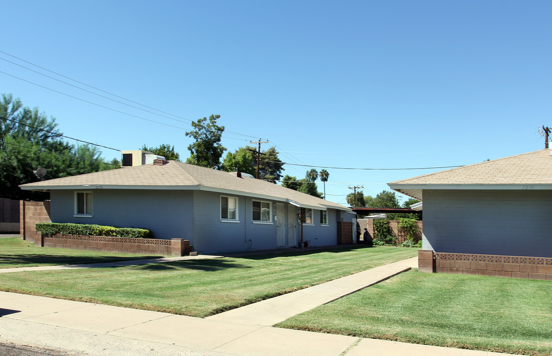 2214 S Granada Dr in Tempe, AZ - Building Photo