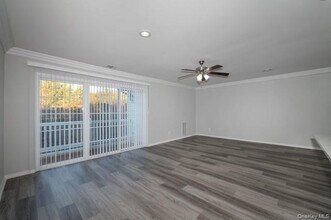 133 Overlook Dr in Farmingville, NY - Building Photo - Building Photo