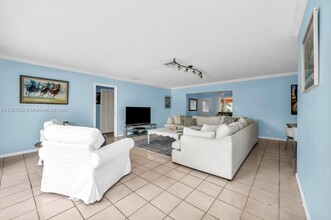 3240 Spanish River Dr in Pompano Beach, FL - Building Photo - Building Photo