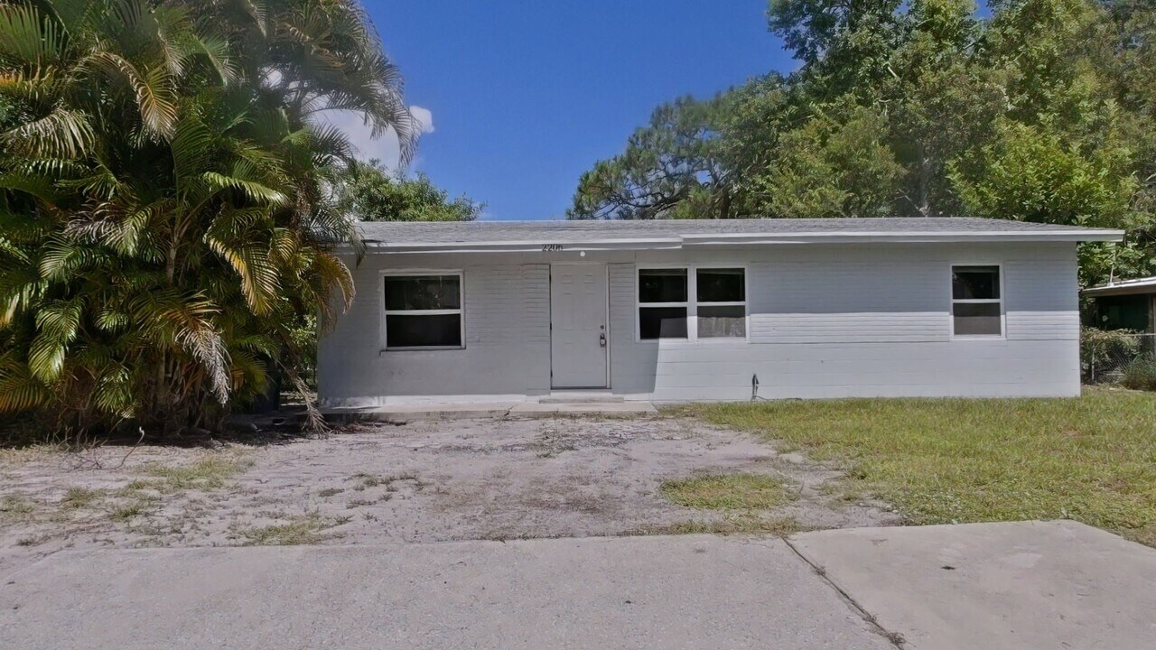 2206 Avenue N in Fort Pierce, FL - Building Photo