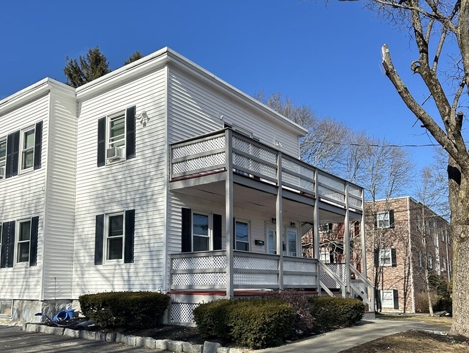 453 Pond St in Braintree, MA - Building Photo