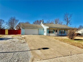 1502 Tudor St in Lowell, AR - Foto de edificio - Building Photo