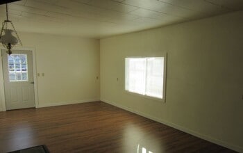 912 N 1st St in Union, OR - Building Photo - Building Photo