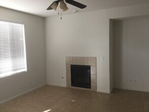 1448 Mendocino Creek Dr in Patterson, CA - Building Photo - Building Photo