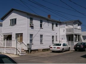 18 G St in Hampton, NH - Building Photo