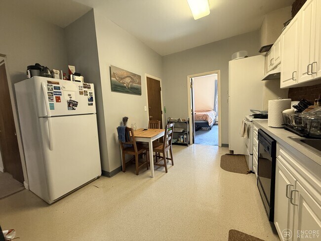 15 Stearns Rd, Unit 1 in Brookline, MA - Foto de edificio - Building Photo