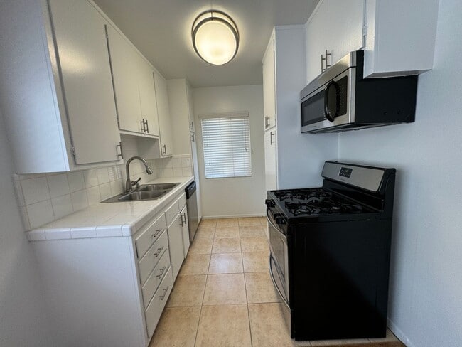 1825 S. Beloit Ave in Los Angeles, CA - Building Photo - Building Photo