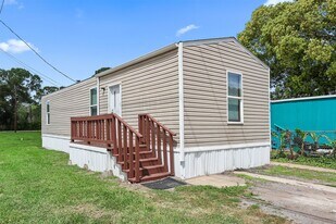 4805 41st St E in Dickinson, TX - Building Photo