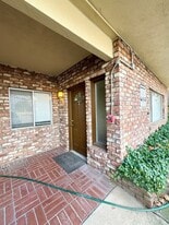 2441 Old Eureka Way in Redding, CA - Building Photo