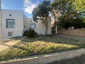 1005 W Spruce St in Rawlins, WY - Building Photo