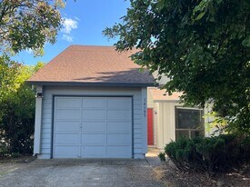 609 SE 141st Ave in Vancouver, WA - Building Photo