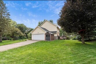 1389 Camelback Dr in Eagan, MN - Building Photo - Building Photo