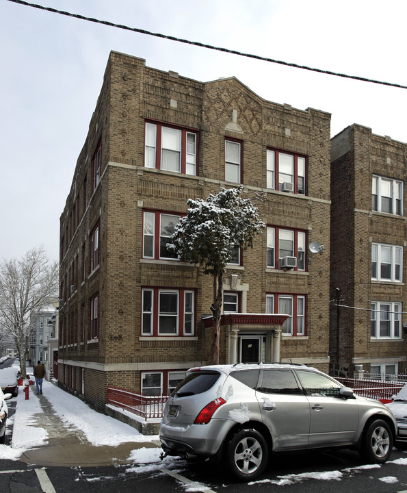 18 Oak St in Weehawken, NJ - Building Photo