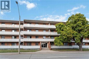 269 Parkdale Ave N in Hamilton, ON - Building Photo