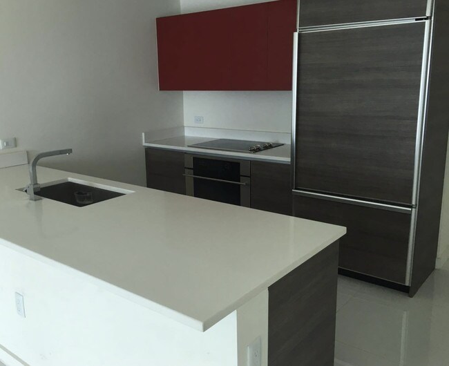 1100 S Miami Ave, Unit 1404 in Miami, FL - Building Photo - Building Photo