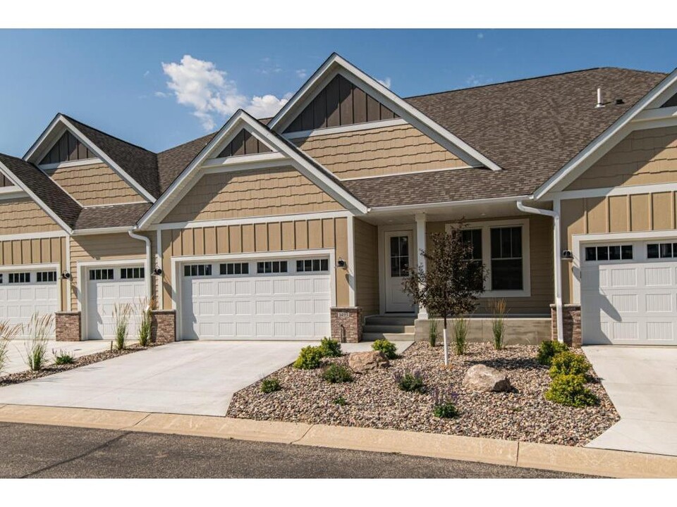 1483 Belvior Ln NE in Byron, MN - Building Photo