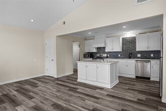 1909 16th Ave N in Texas City, TX - Building Photo - Building Photo