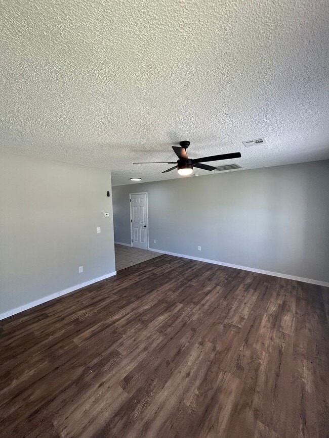 3402 SW Victoria Pl in Bentonville, AR - Foto de edificio - Building Photo