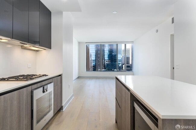 201 Folsom St, Unit 7B in San Francisco, CA - Building Photo - Building Photo