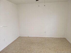 600 SW 10th St-Unit -4 in Miami, FL - Building Photo - Building Photo