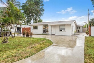 7110 Custer St in Hollywood, FL - Building Photo - Building Photo