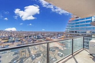 Aura 240 in East Orange, NJ - Foto de edificio - Building Photo