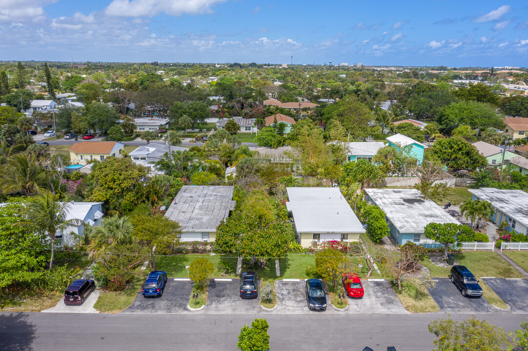 237 NE 10th St in Delray Beach, FL - Building Photo