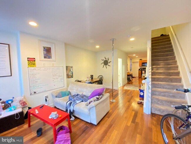 property at 1127 W Nevada St