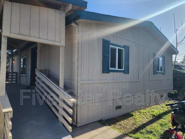 1114 Laurel Ave in Olivehurst, CA - Building Photo - Building Photo