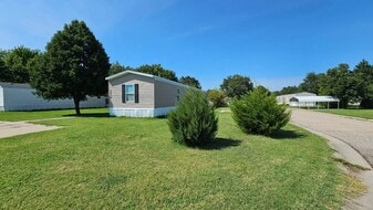 2036 E Campus St in Wichita, KS - Building Photo