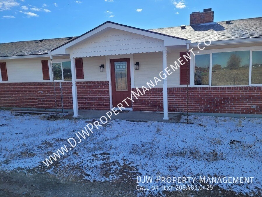 5200 S Black Cat Rd in Meridian, ID - Building Photo
