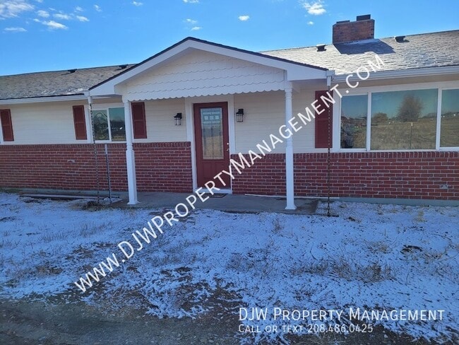 property at 5200 S Black Cat Rd