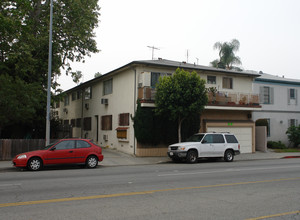 5356 Franklin Ave in Los Angeles, CA - Building Photo - Building Photo