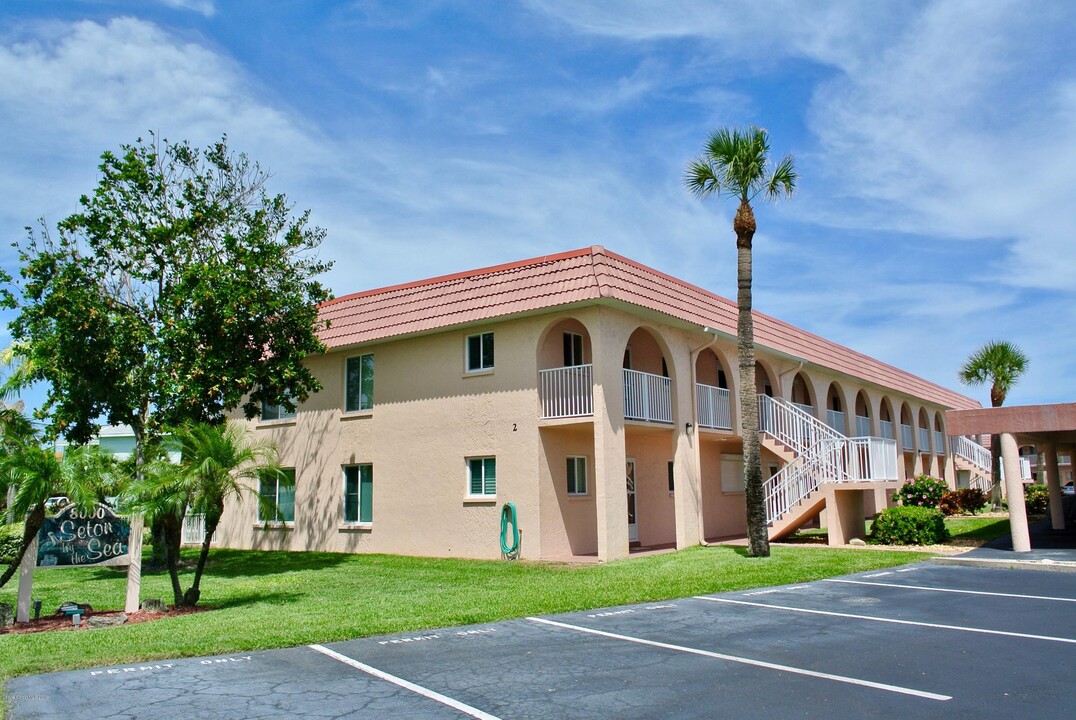 8000 Ridgewood Ave in Cape Canaveral, FL - Building Photo