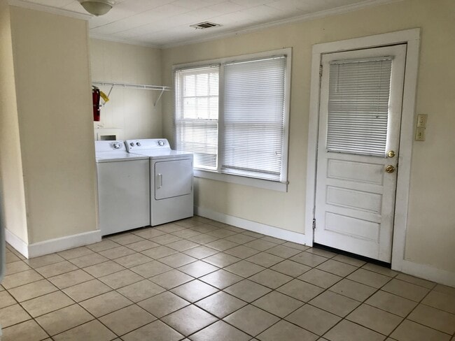 300 Corman Ave in Troy, AL - Foto de edificio - Building Photo