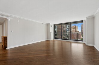 1250 N Dearborn St in Chicago, IL - Building Photo - Building Photo