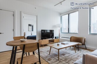 550 W 54th St in New York, NY - Building Photo - Building Photo
