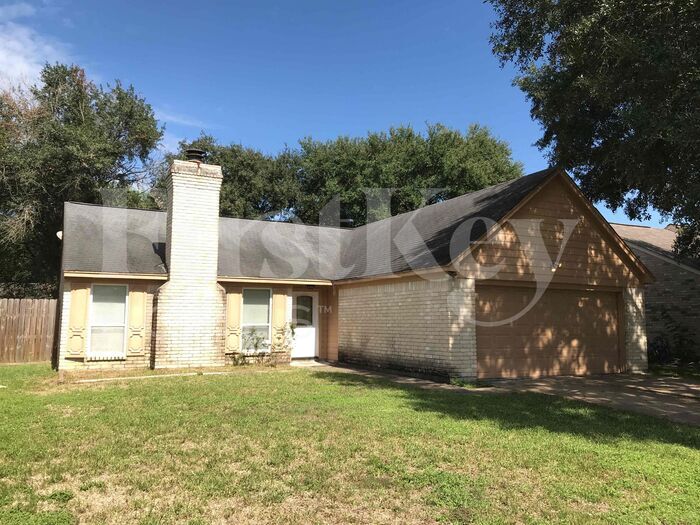 18026 Garden Manor Dr in Houston, TX - Building Photo