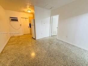 1640 NE 127th St in North Miami, FL - Building Photo - Building Photo