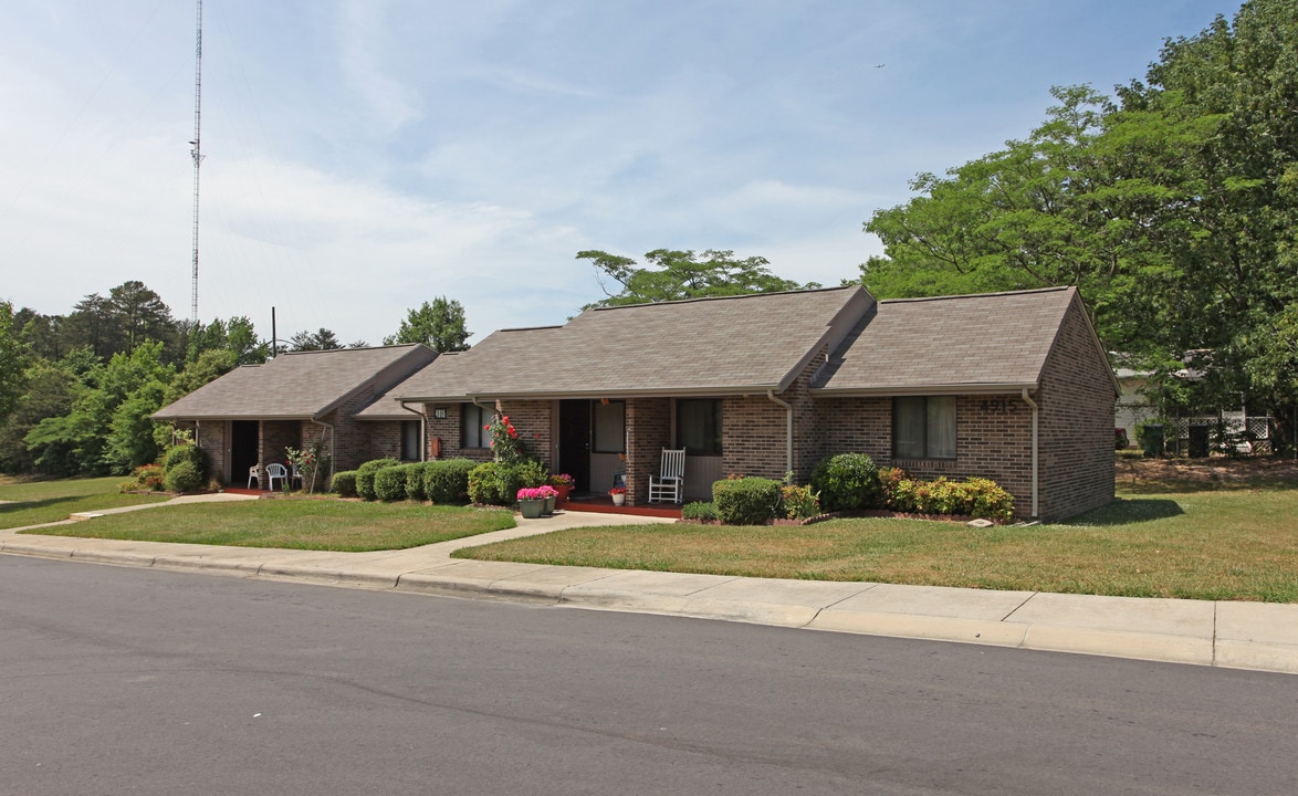 Mayfield Memorial Apartments in Charlotte, NC - Building Photo