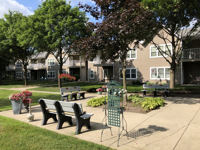 Hope Senior Apartments-62+ in Oxford, MI - Foto de edificio - Building Photo