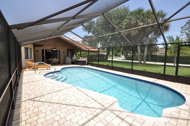3 Cherokee Ct W in Palm Coast, FL - Foto de edificio - Building Photo