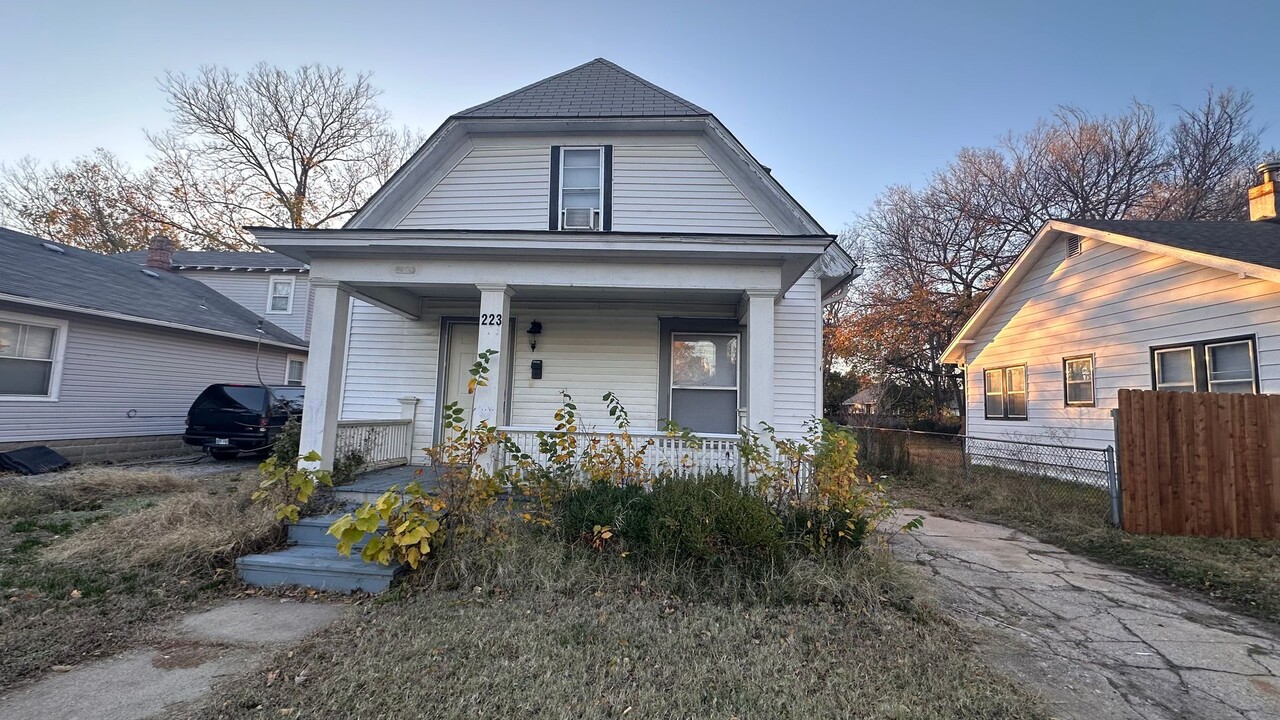 223 N Charles Ave in Wichita, KS - Building Photo