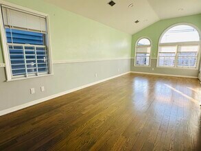 934 West Side Ave in Jersey City, NJ - Building Photo - Building Photo