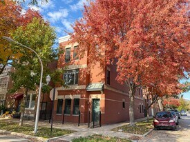 1300 W Grenshaw St in Chicago, IL - Building Photo