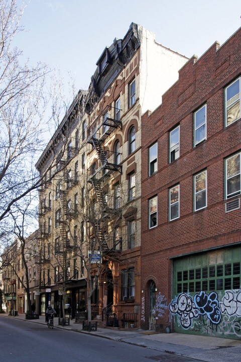 14 Morton St in New York, NY - Building Photo