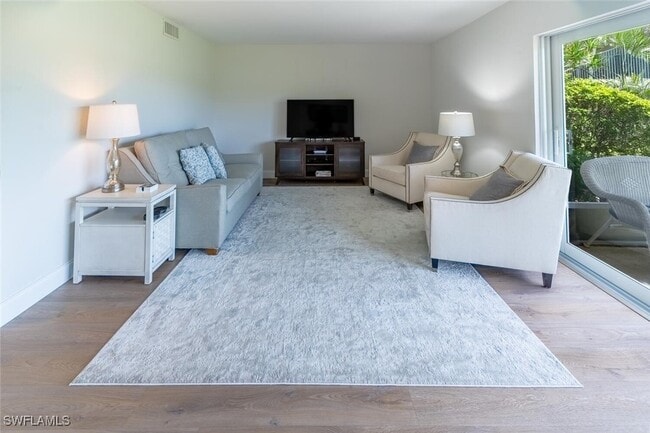 96 Glades Blvd in Naples, FL - Building Photo - Building Photo